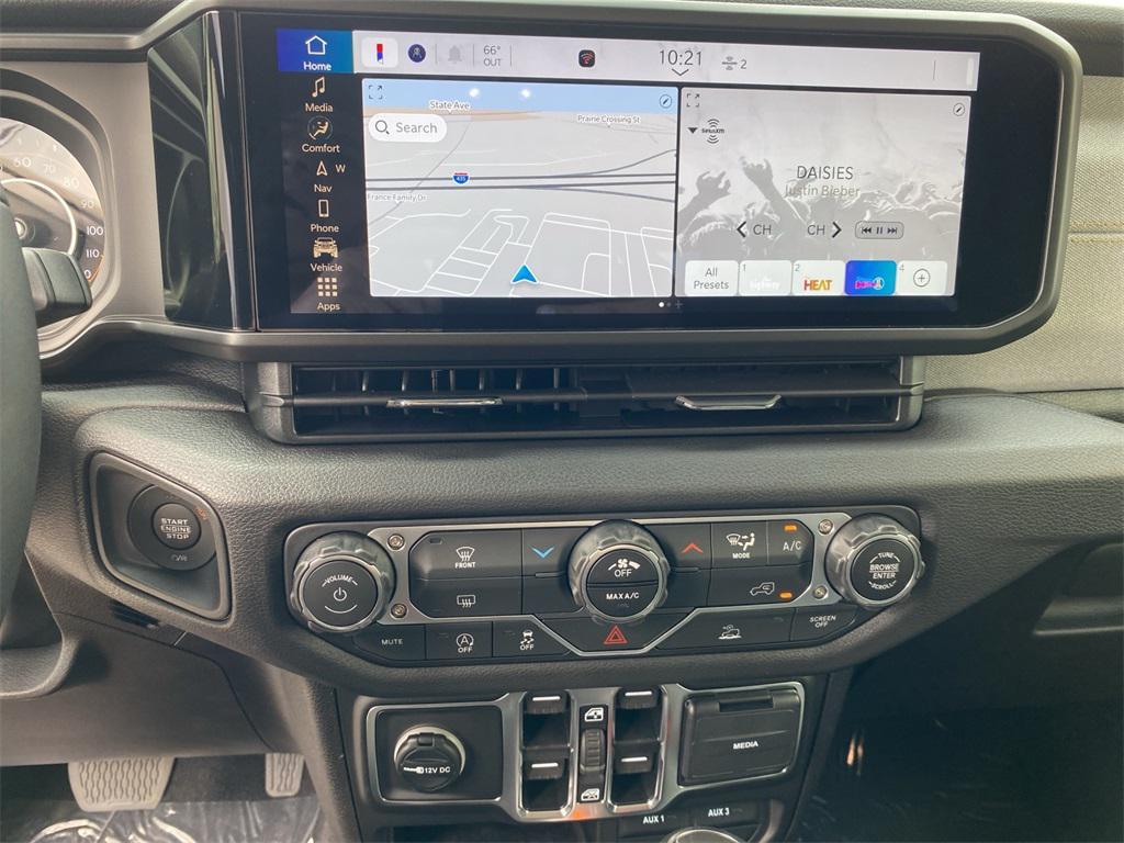 new 2025 Jeep Gladiator car, priced at $50,640