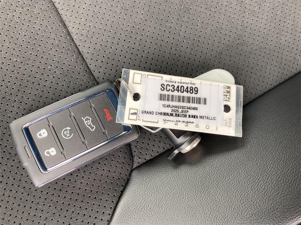 new 2025 Jeep Grand Cherokee car, priced at $49,370