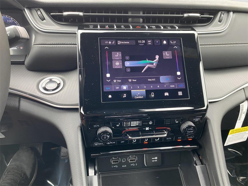 new 2025 Jeep Grand Cherokee car, priced at $49,370