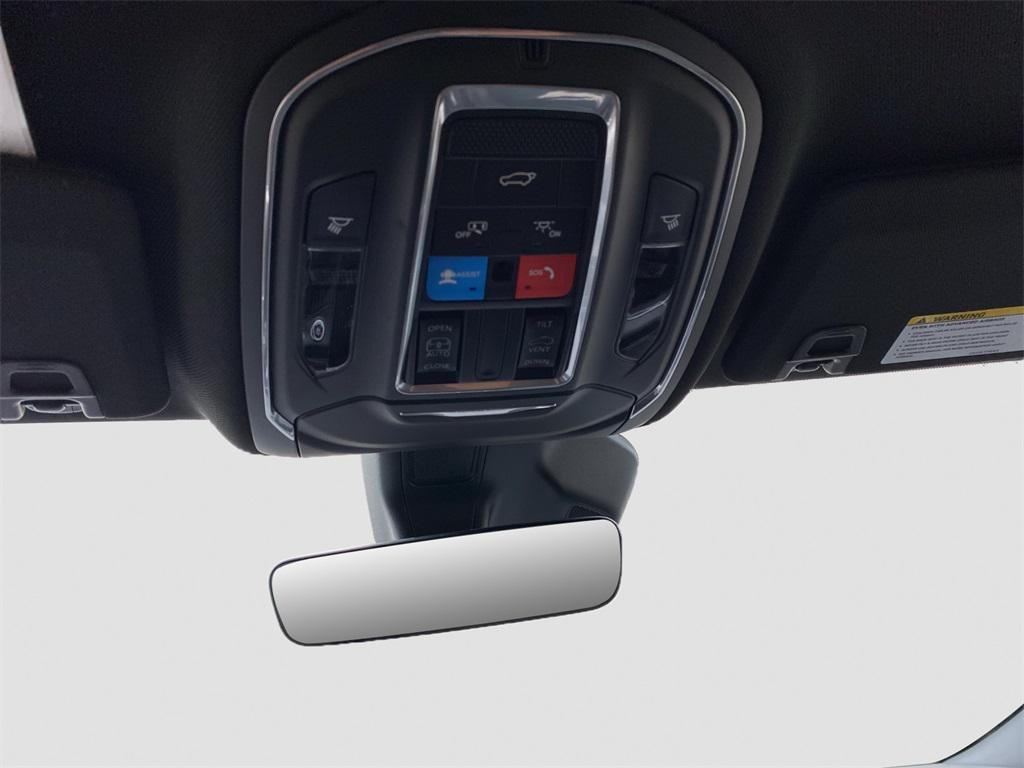 new 2025 Jeep Grand Cherokee car, priced at $49,370