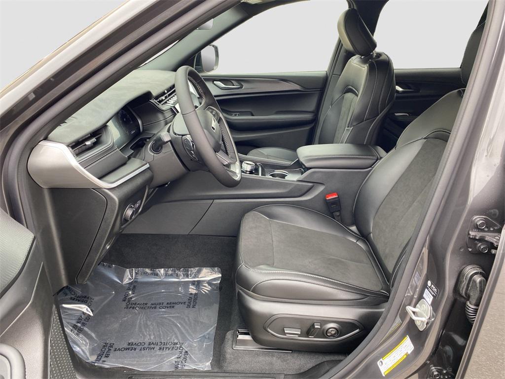 new 2025 Jeep Grand Cherokee car, priced at $49,370