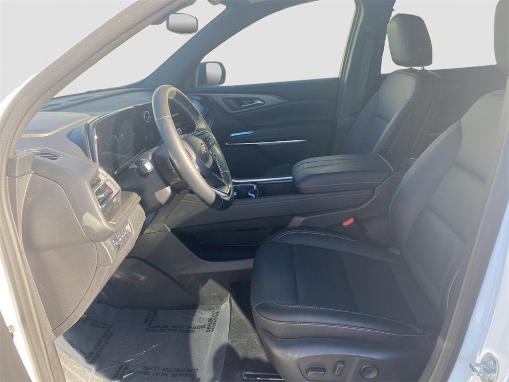 used 2025 Chevrolet Traverse car, priced at $39,500