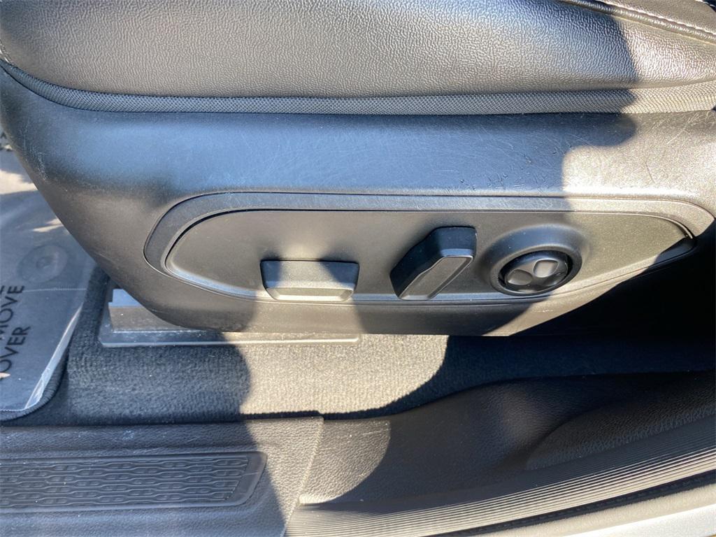 used 2024 Jeep Grand Cherokee L car, priced at $25,841