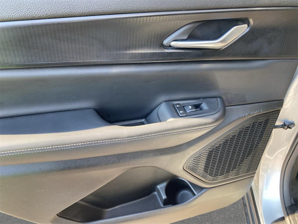 used 2024 Jeep Grand Cherokee L car, priced at $25,841