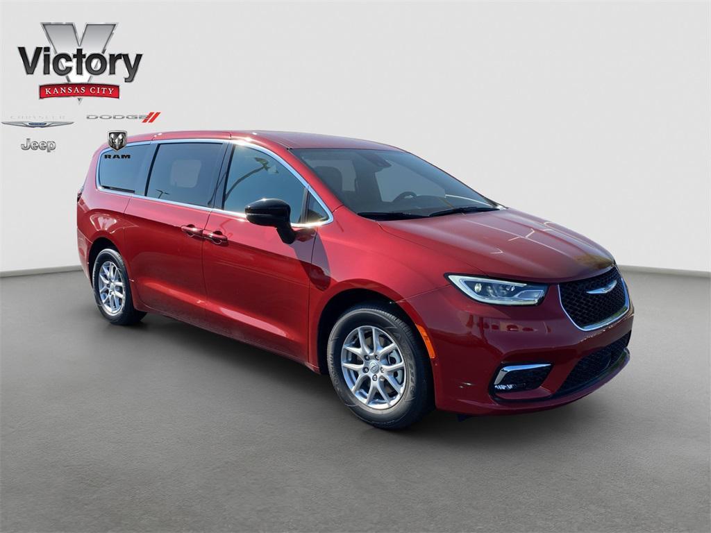 new 2026 Chrysler Pacifica car, priced at $46,235