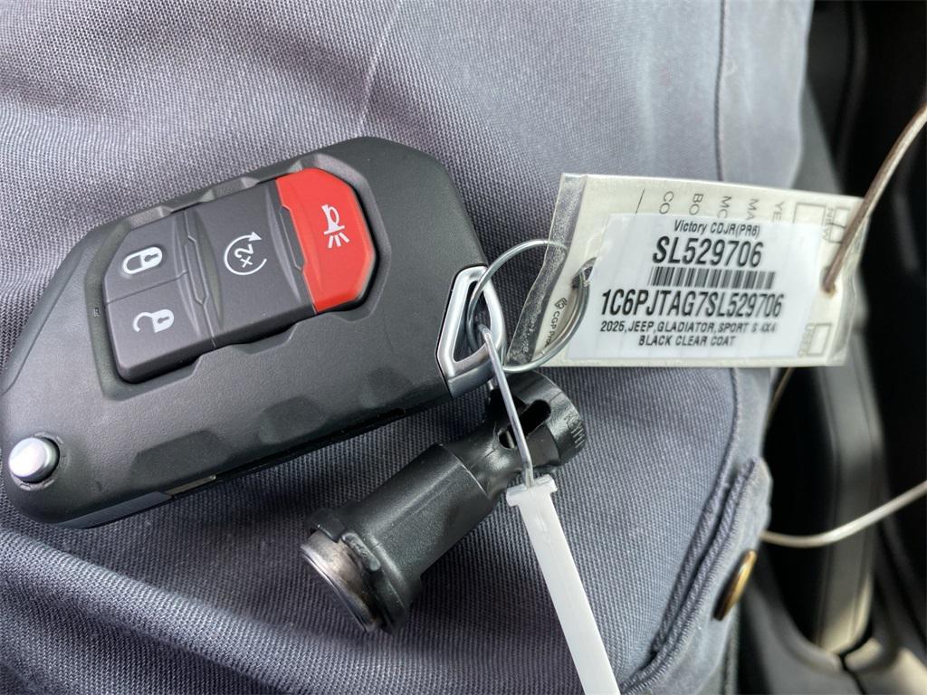 new 2025 Jeep Gladiator car, priced at $51,740