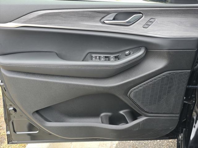 new 2025 Jeep Grand Cherokee car, priced at $50,020
