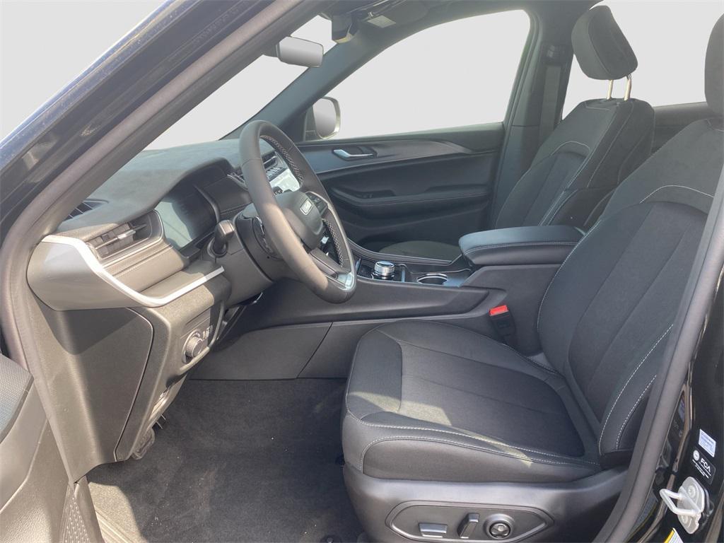 new 2025 Jeep Grand Cherokee car, priced at $42,375