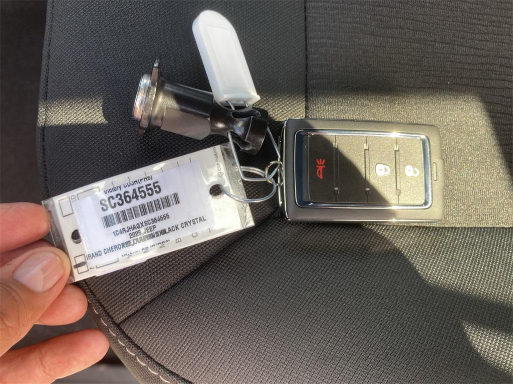 new 2025 Jeep Grand Cherokee car, priced at $42,375