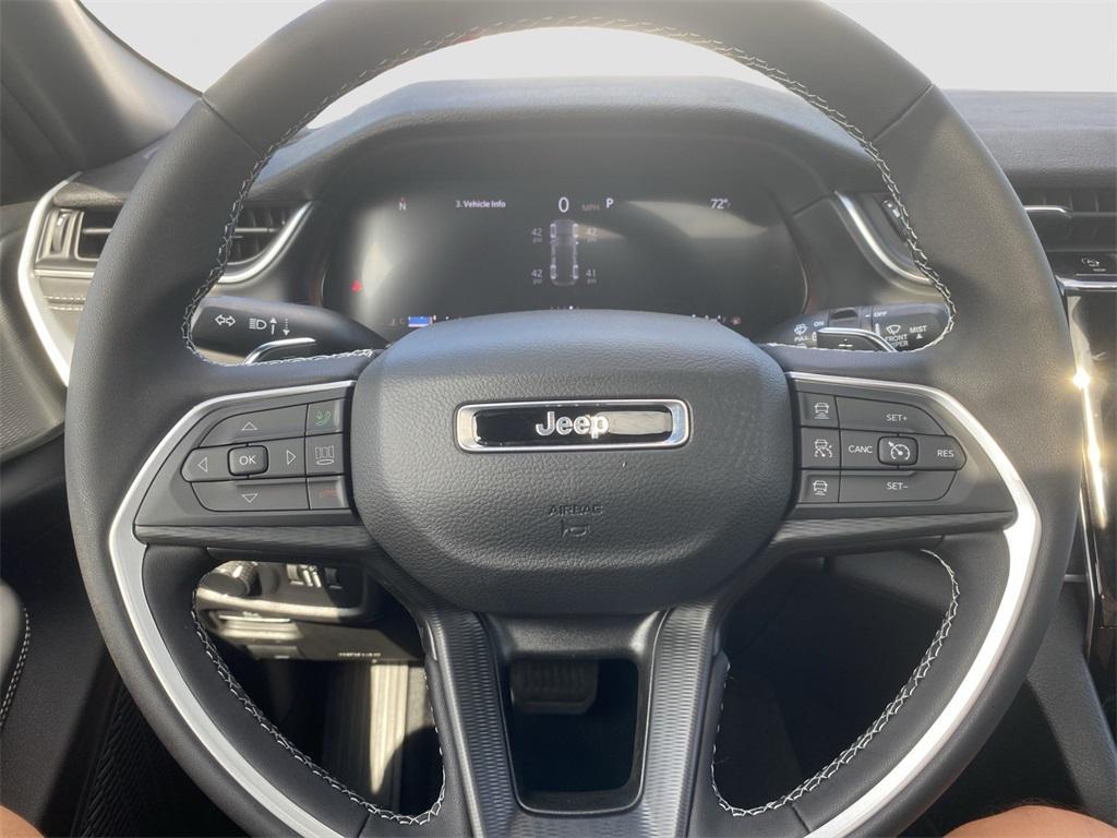 new 2025 Jeep Grand Cherokee car, priced at $42,375