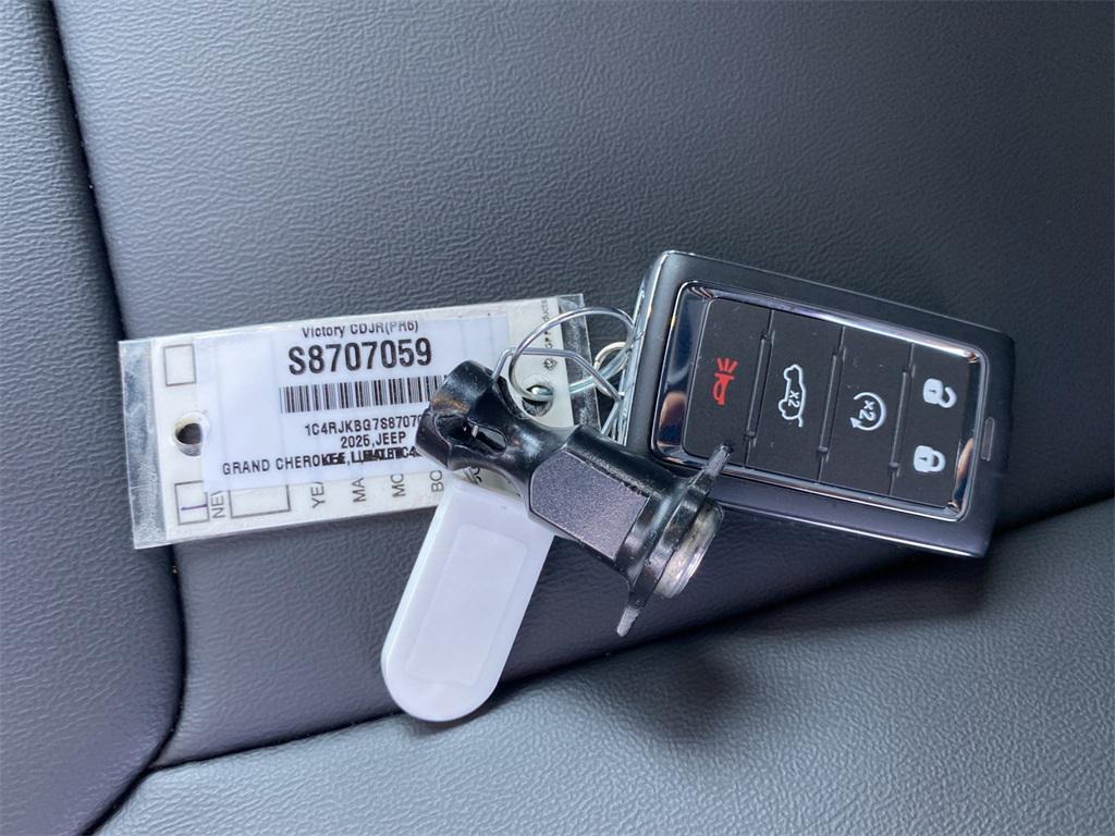 new 2025 Jeep Grand Cherokee L car, priced at $53,215