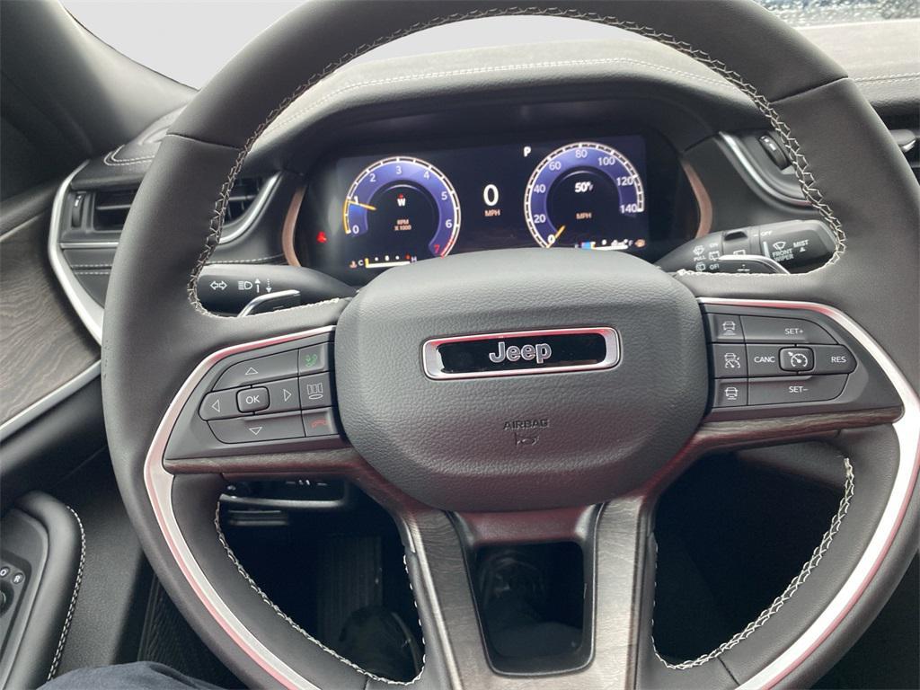 new 2025 Jeep Grand Cherokee car, priced at $53,735