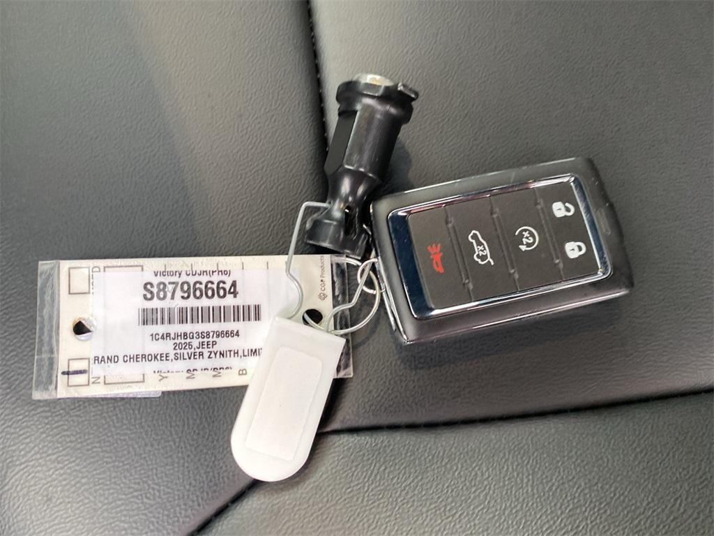 new 2025 Jeep Grand Cherokee car, priced at $53,735