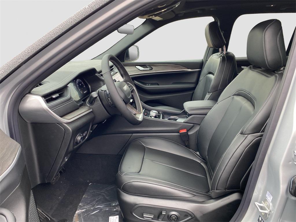 new 2025 Jeep Grand Cherokee car, priced at $53,735