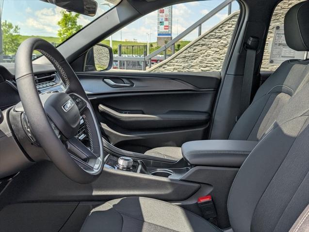 new 2025 Jeep Grand Cherokee car, priced at $44,170