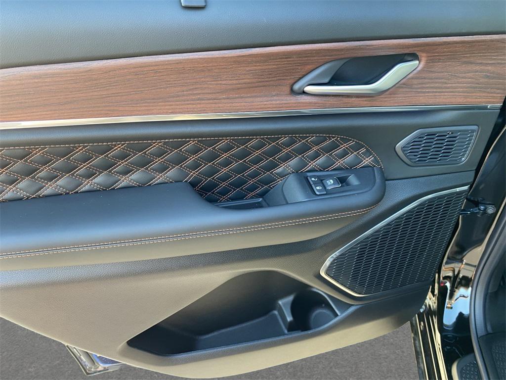 new 2025 Jeep Grand Cherokee L car, priced at $66,580