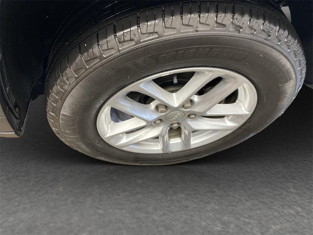 used 2025 Jeep Grand Cherokee car, priced at $32,998