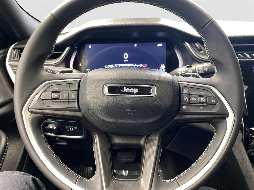 used 2025 Jeep Grand Cherokee car, priced at $32,998