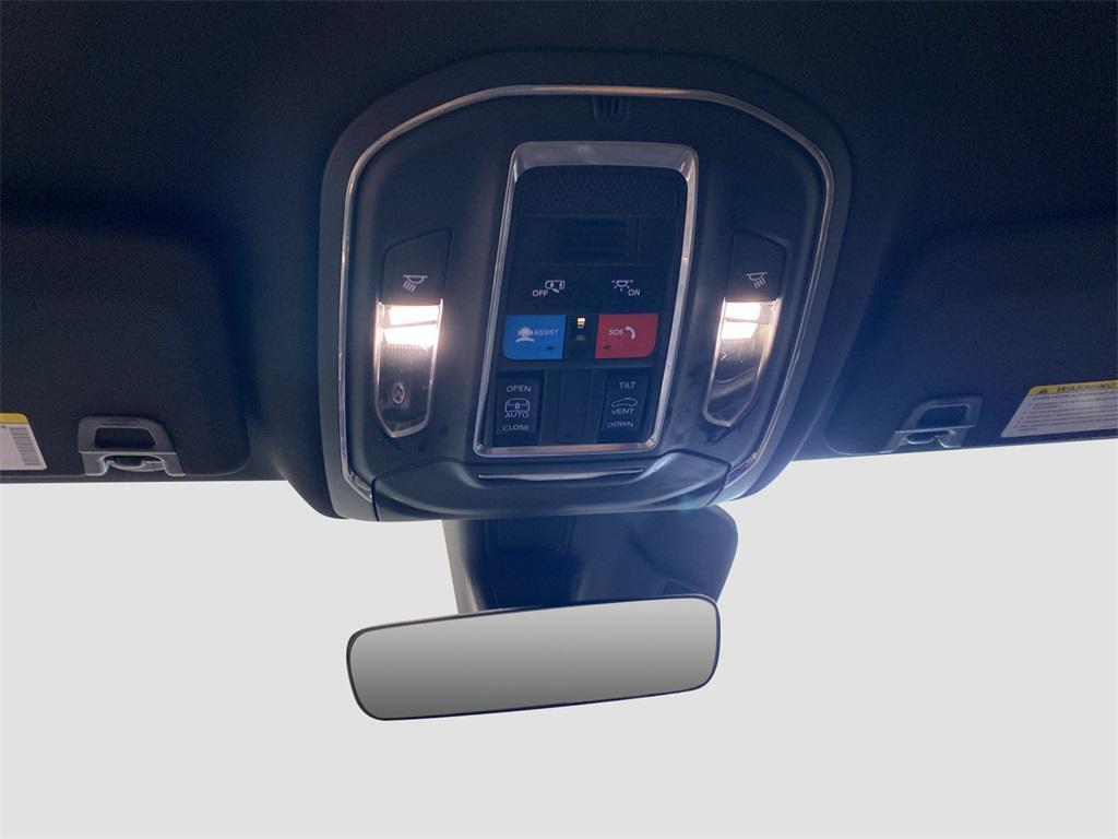 used 2025 Jeep Grand Cherokee car, priced at $32,998