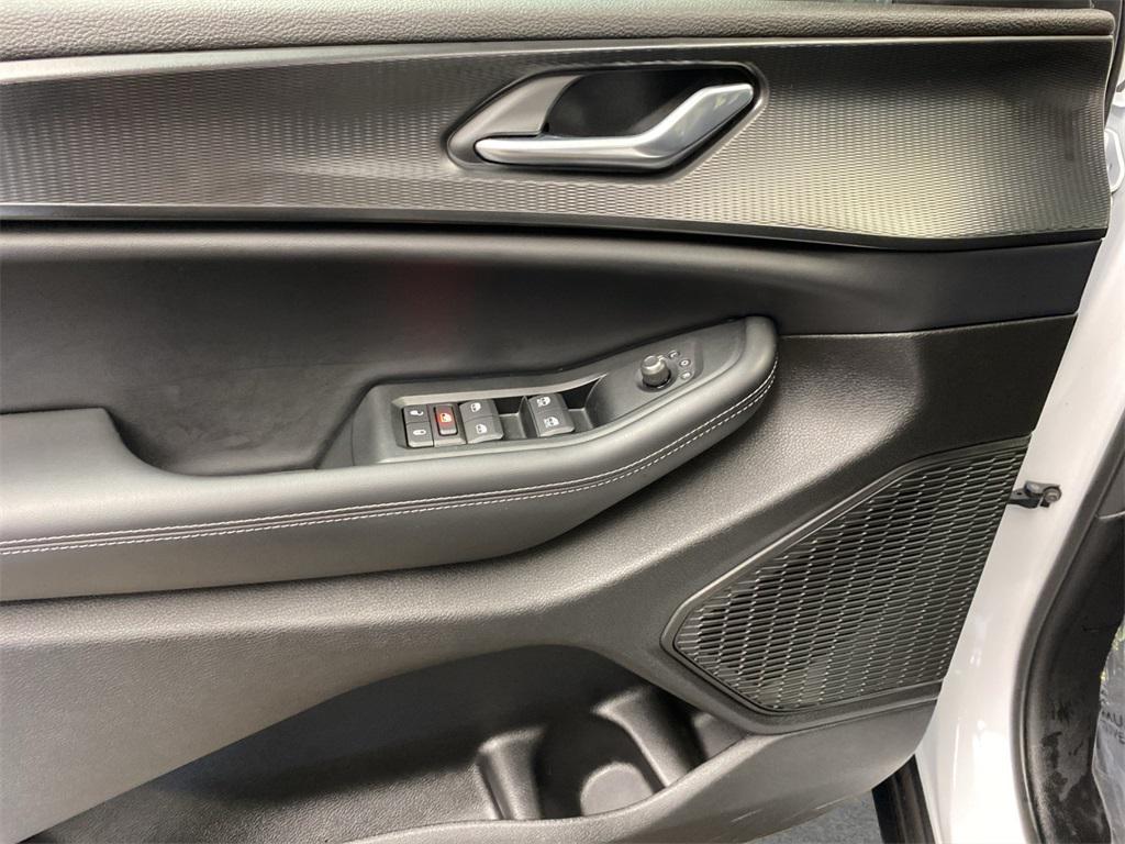 used 2025 Jeep Grand Cherokee car, priced at $32,998