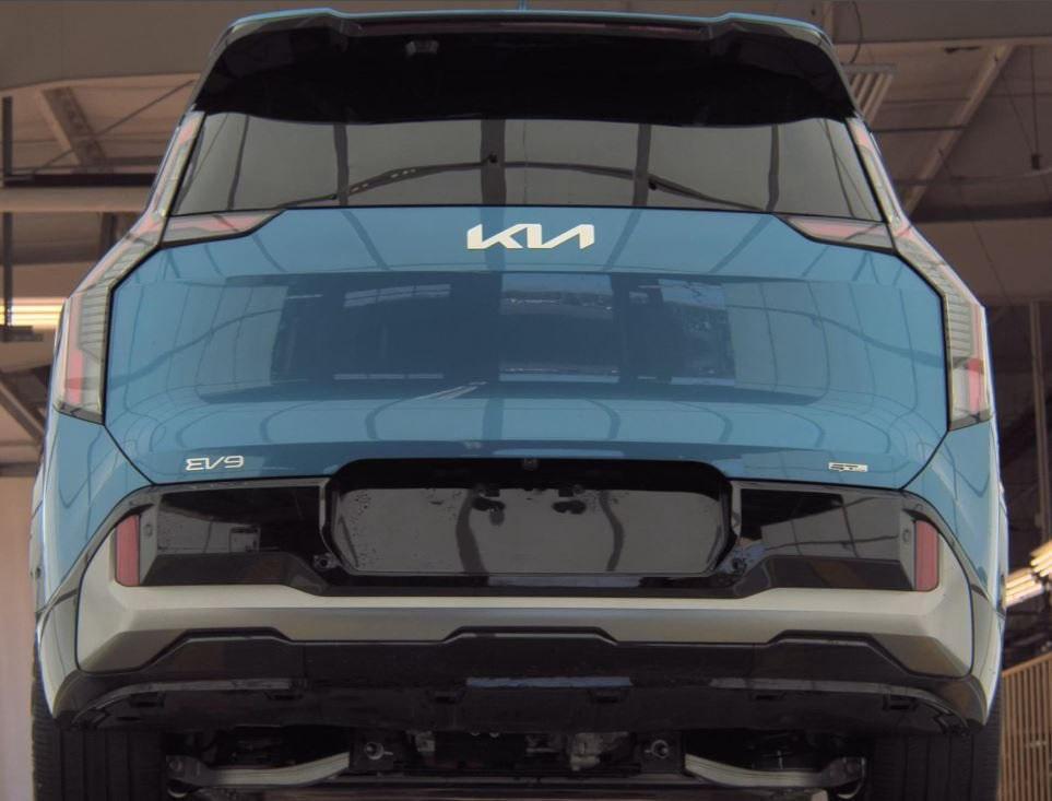 used 2024 Kia EV9 car, priced at $40,995