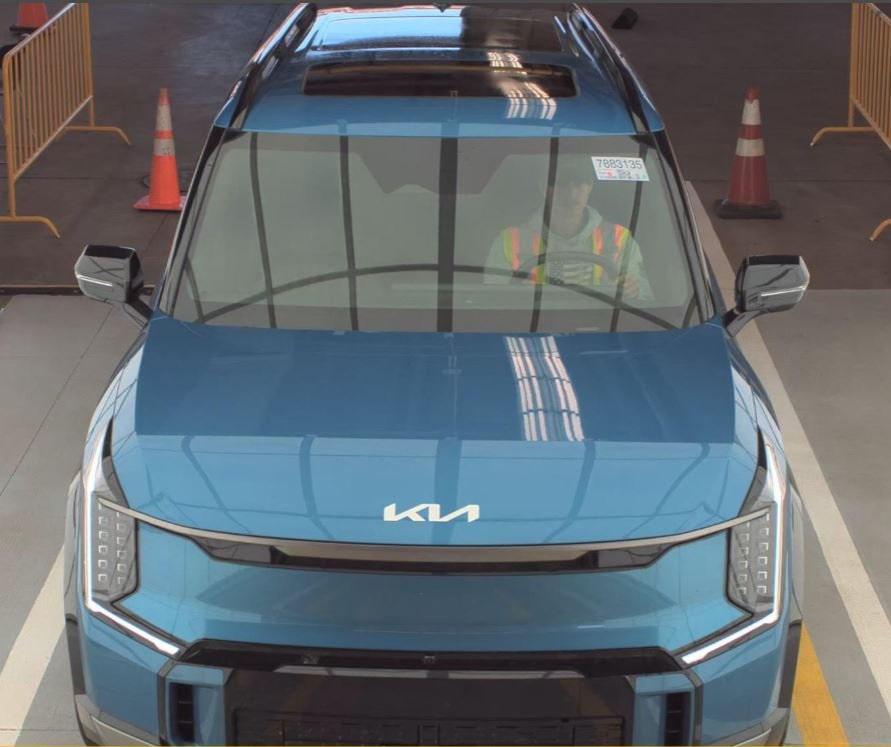 used 2024 Kia EV9 car, priced at $40,995