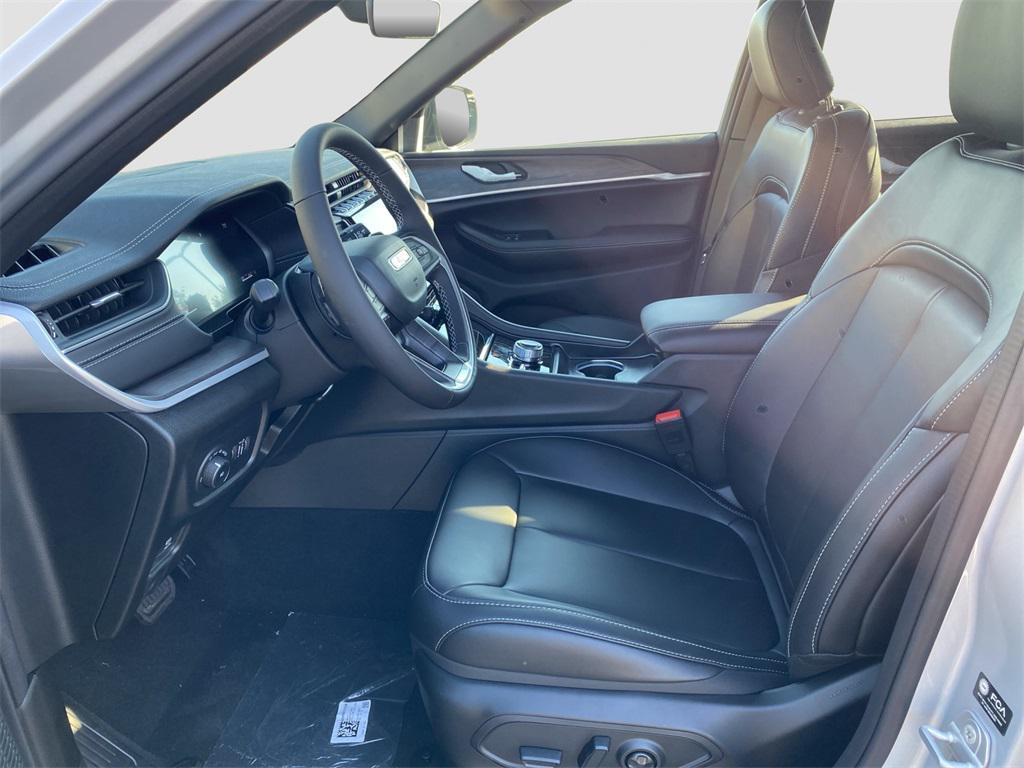 new 2025 Jeep Grand Cherokee car, priced at $50,220