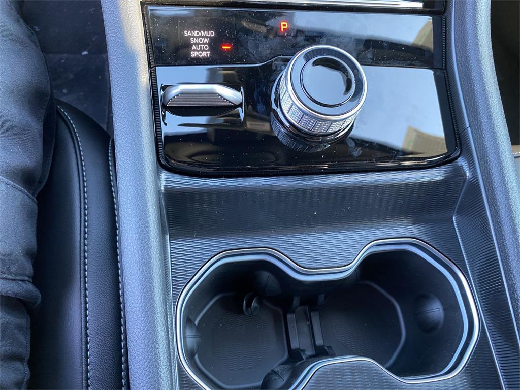 new 2025 Jeep Grand Cherokee car, priced at $50,220