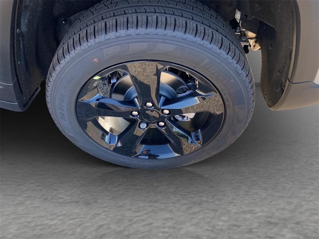 new 2025 Jeep Grand Cherokee car, priced at $50,220