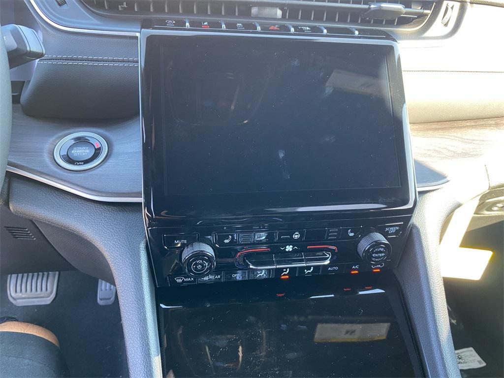 new 2025 Jeep Grand Cherokee car, priced at $50,220