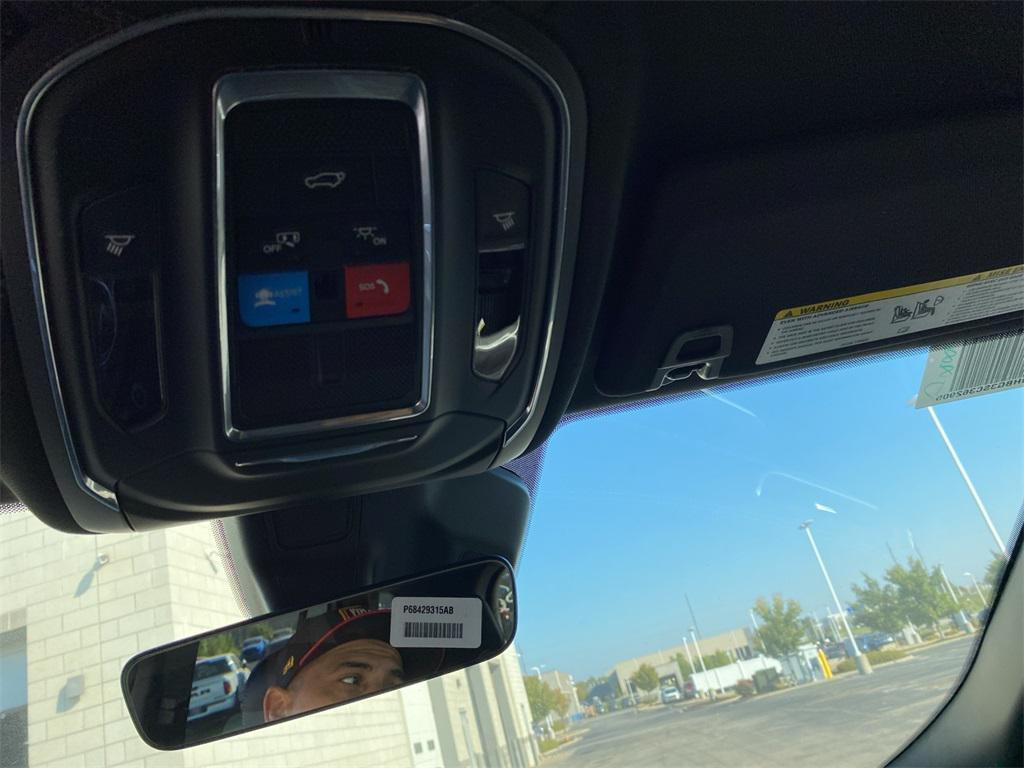 new 2025 Jeep Grand Cherokee car, priced at $50,220