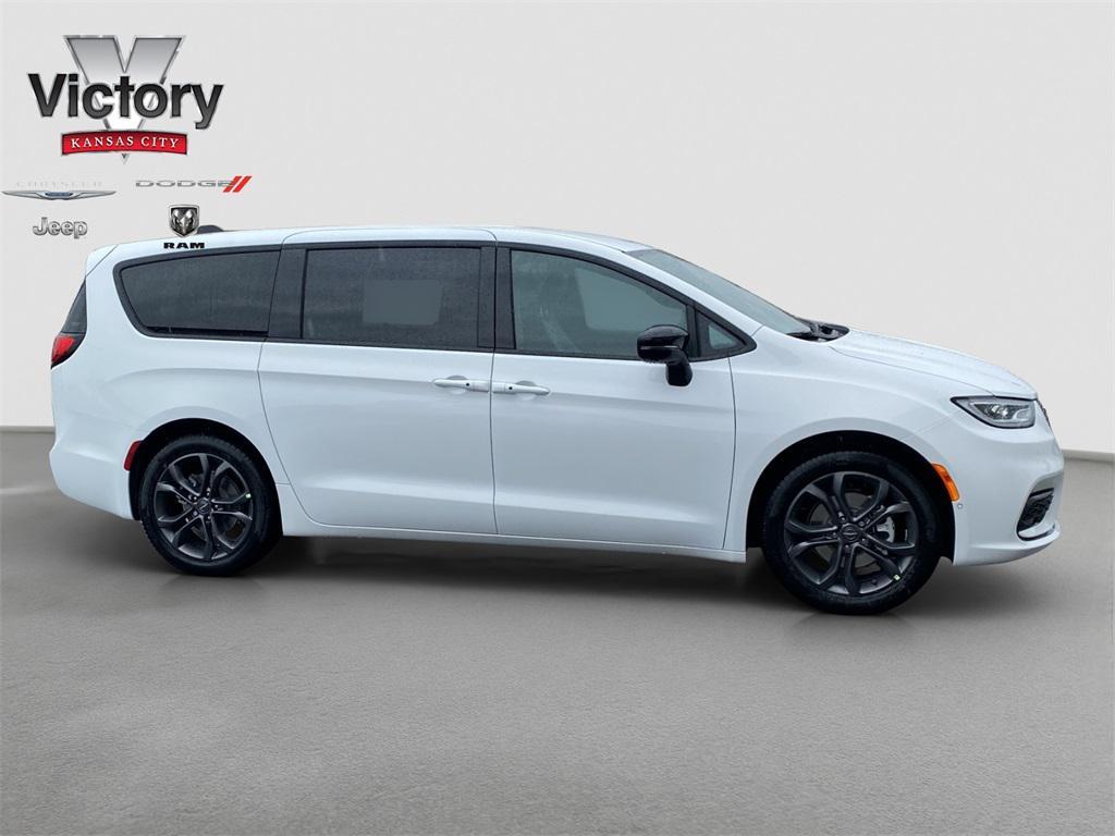 new 2026 Chrysler Pacifica car, priced at $47,290