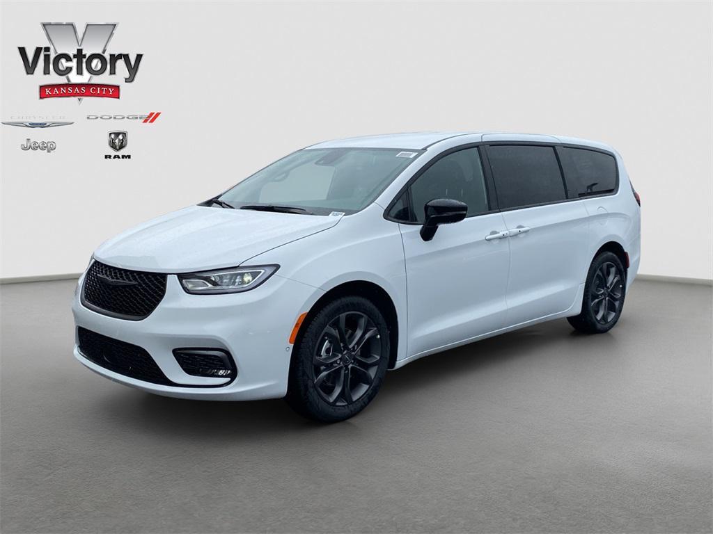 new 2026 Chrysler Pacifica car, priced at $47,290