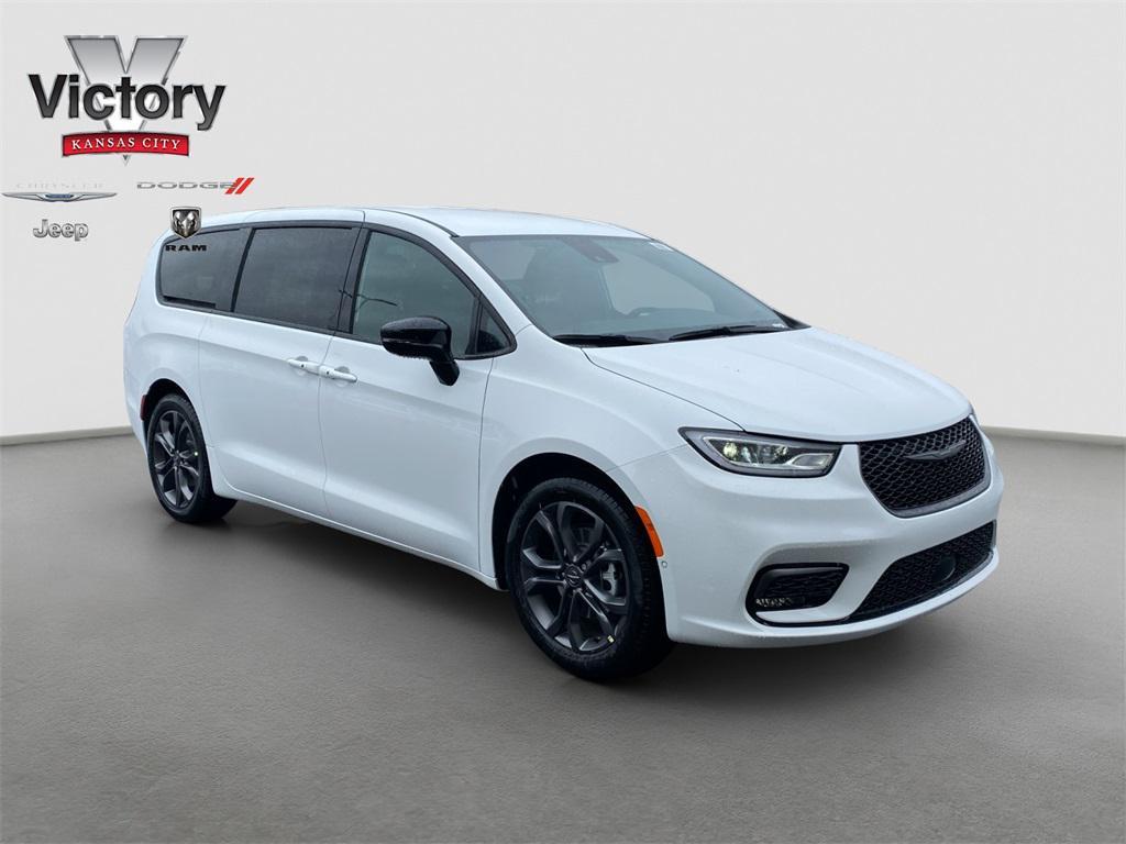 new 2026 Chrysler Pacifica car, priced at $47,290