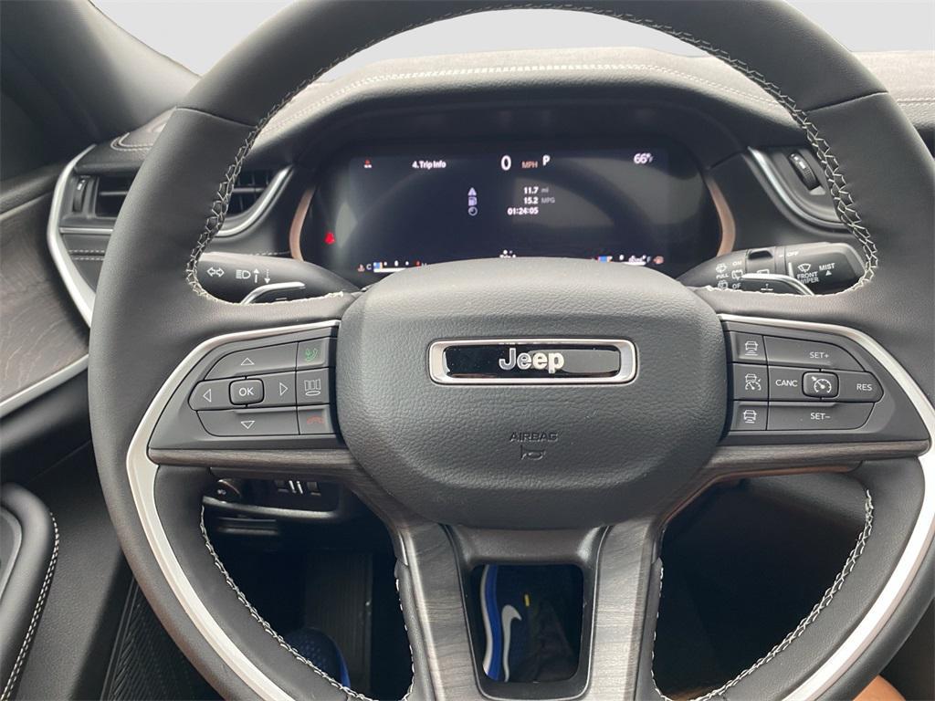 new 2025 Jeep Grand Cherokee car, priced at $53,735