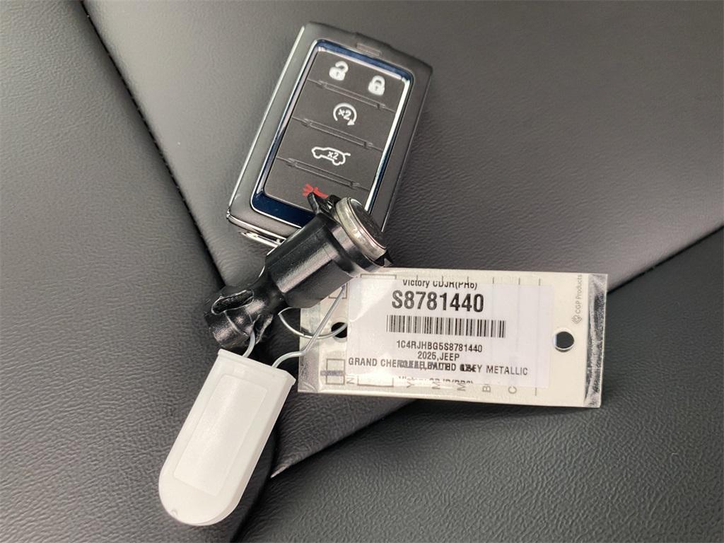 new 2025 Jeep Grand Cherokee car, priced at $53,735