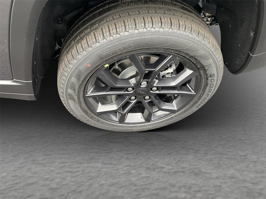 new 2025 Jeep Grand Cherokee car, priced at $53,735