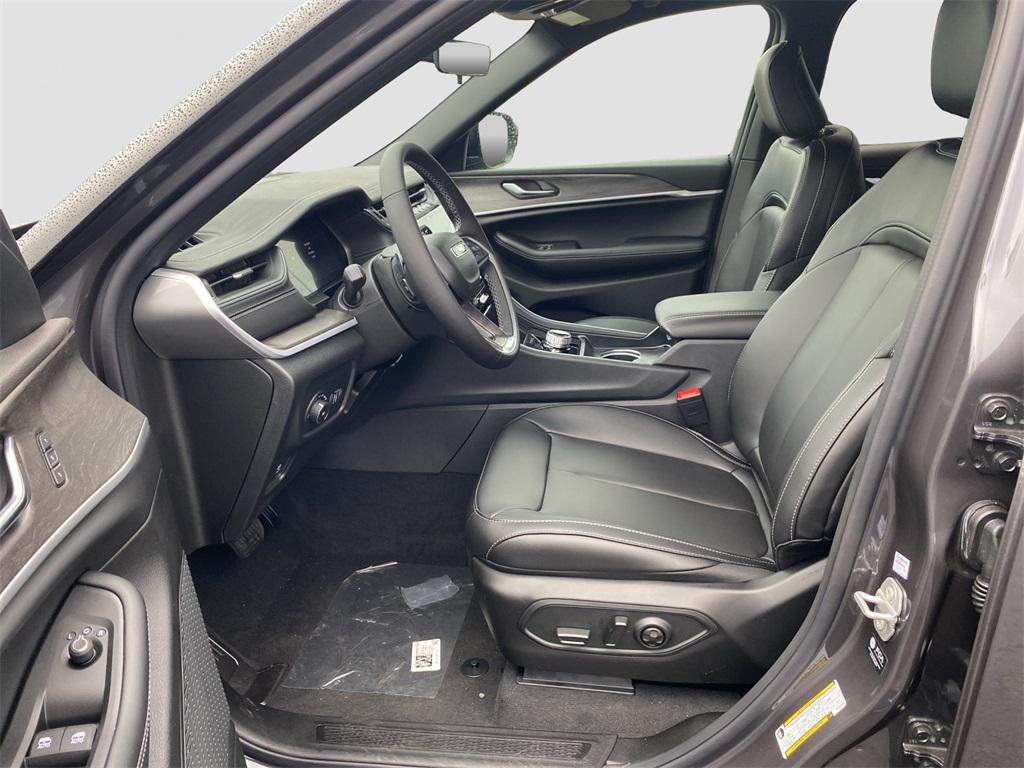 new 2025 Jeep Grand Cherokee car, priced at $53,735