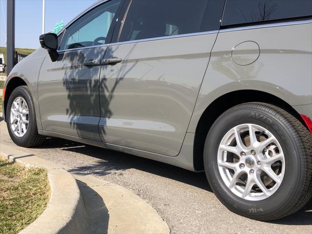 new 2024 Chrysler Pacifica car, priced at $45,190