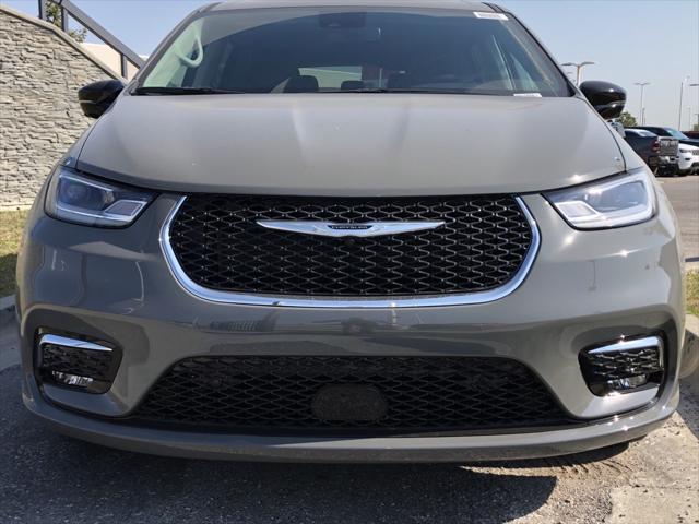 new 2024 Chrysler Pacifica car, priced at $45,190