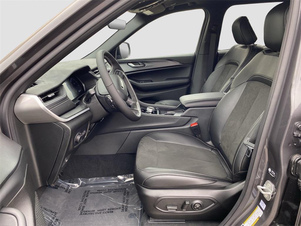 new 2025 Jeep Grand Cherokee car, priced at $49,370