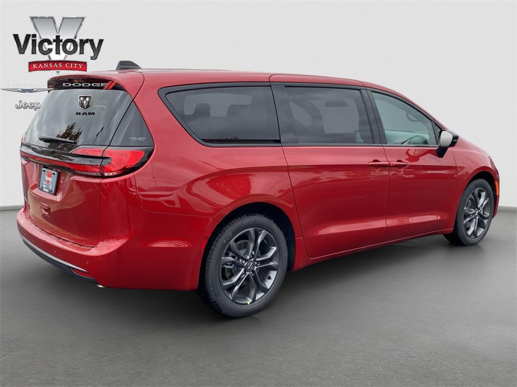 new 2026 Chrysler Pacifica car, priced at $48,285