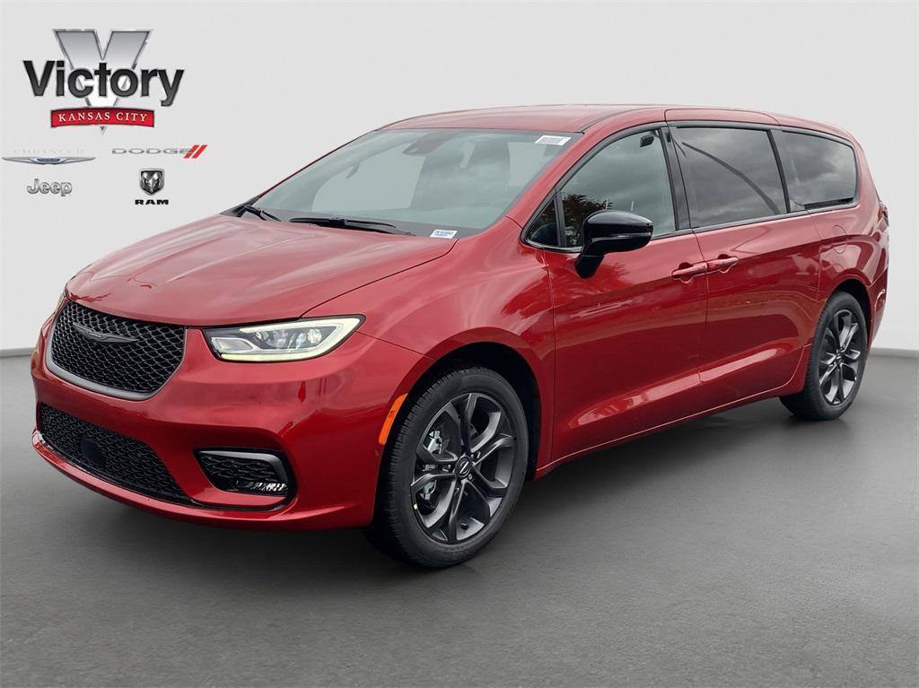 new 2026 Chrysler Pacifica car, priced at $48,285