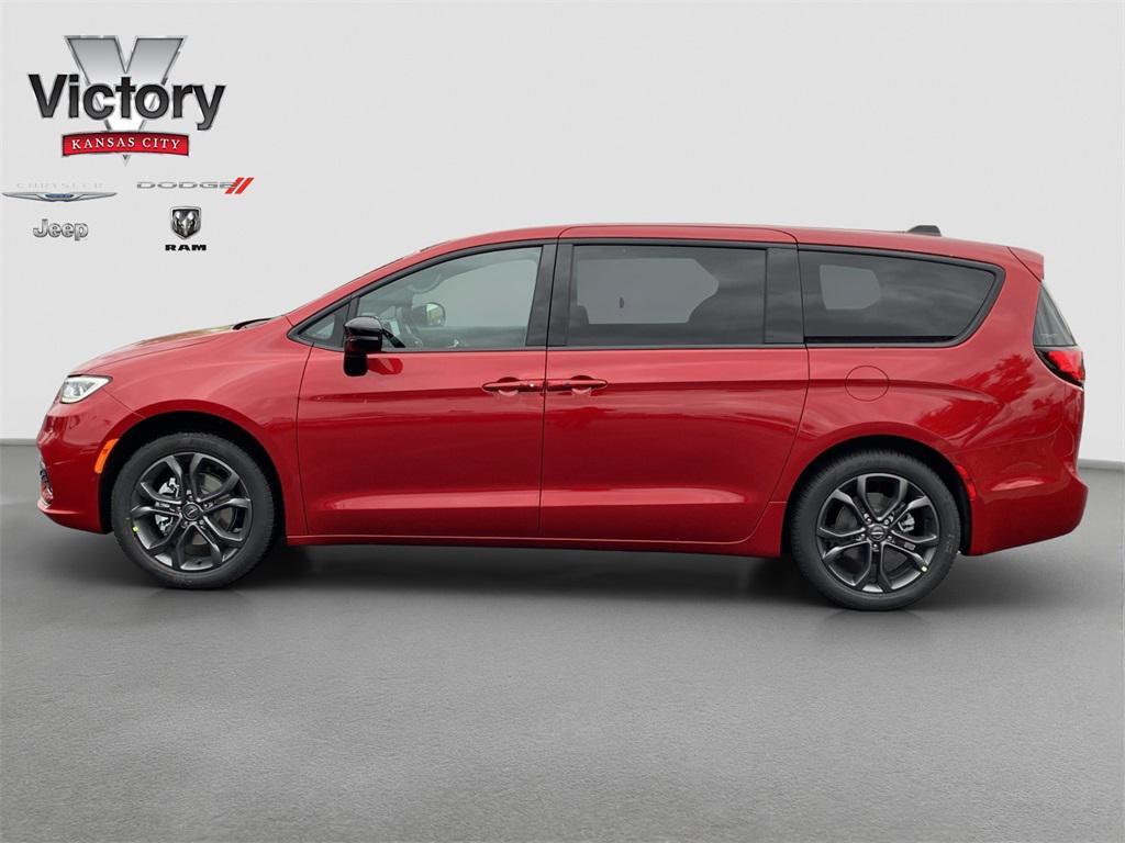 new 2026 Chrysler Pacifica car, priced at $48,285