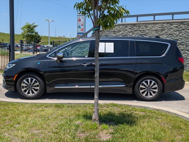 used 2023 Chrysler Pacifica Hybrid car, priced at $28,995
