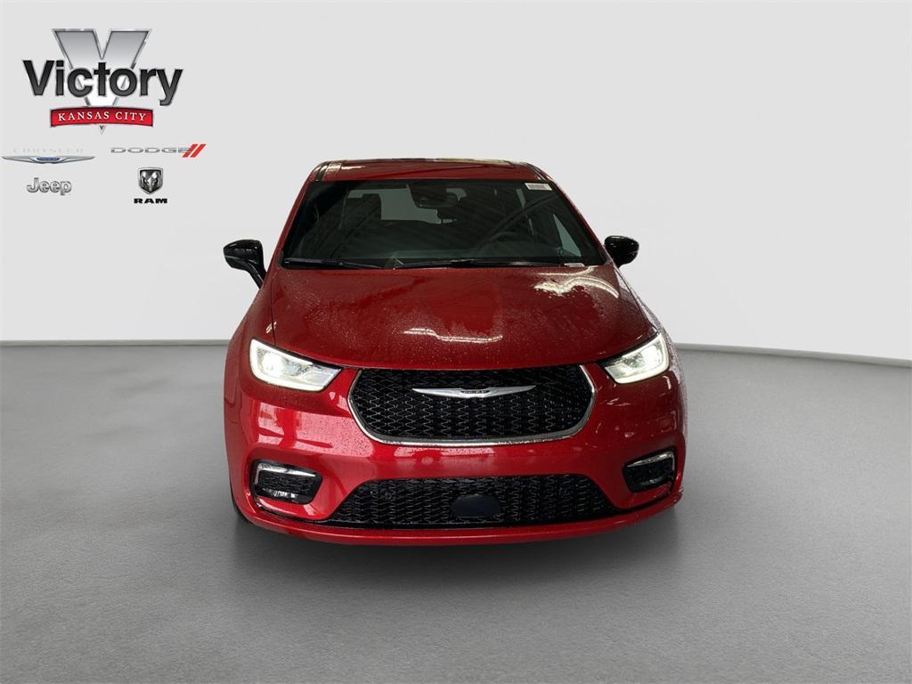 new 2026 Chrysler Pacifica car, priced at $46,235