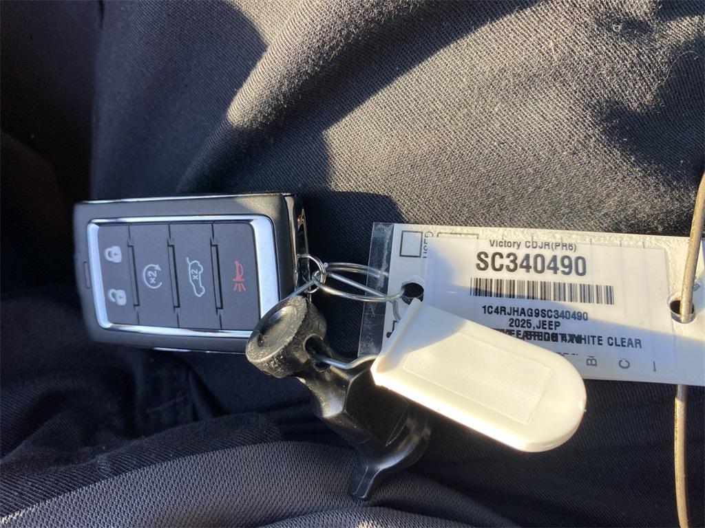 new 2025 Jeep Grand Cherokee car, priced at $48,775