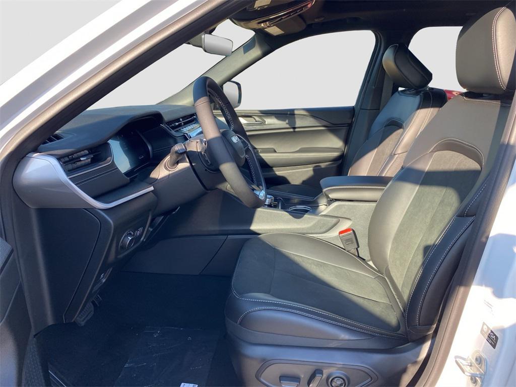 new 2025 Jeep Grand Cherokee car, priced at $48,775