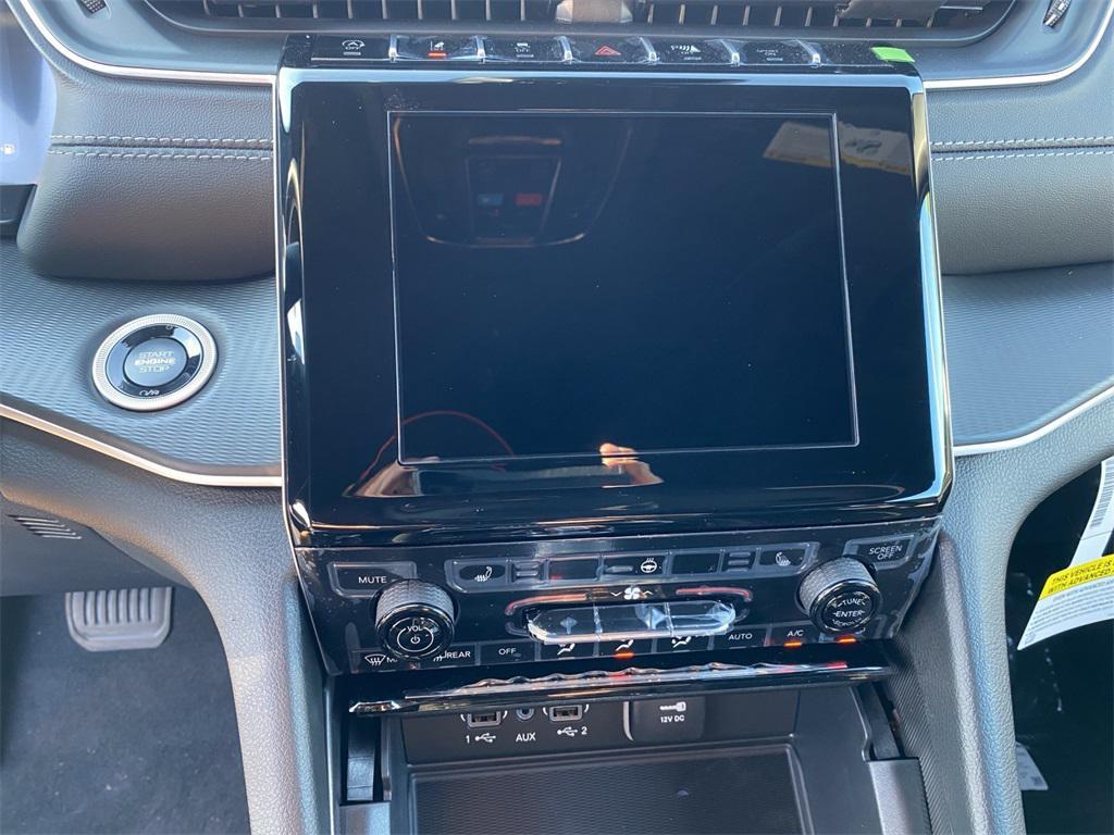 new 2025 Jeep Grand Cherokee car, priced at $48,775