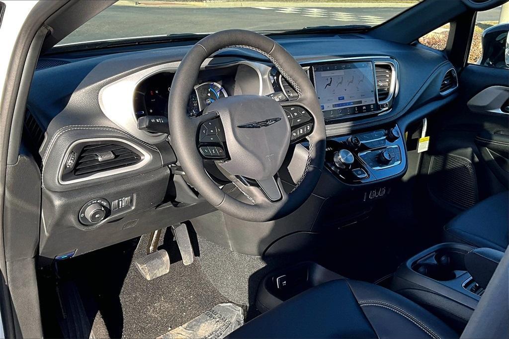 new 2024 Chrysler Pacifica Hybrid car, priced at $54,855